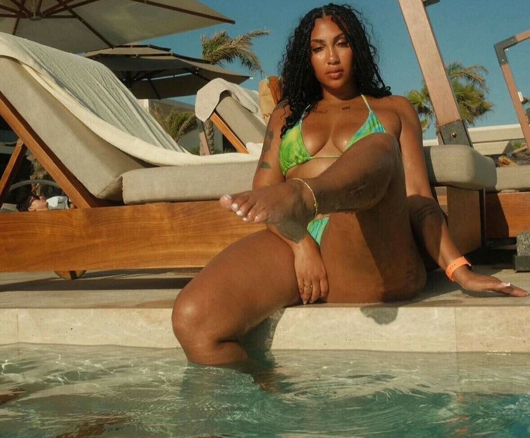 Queen Najia top star pictures