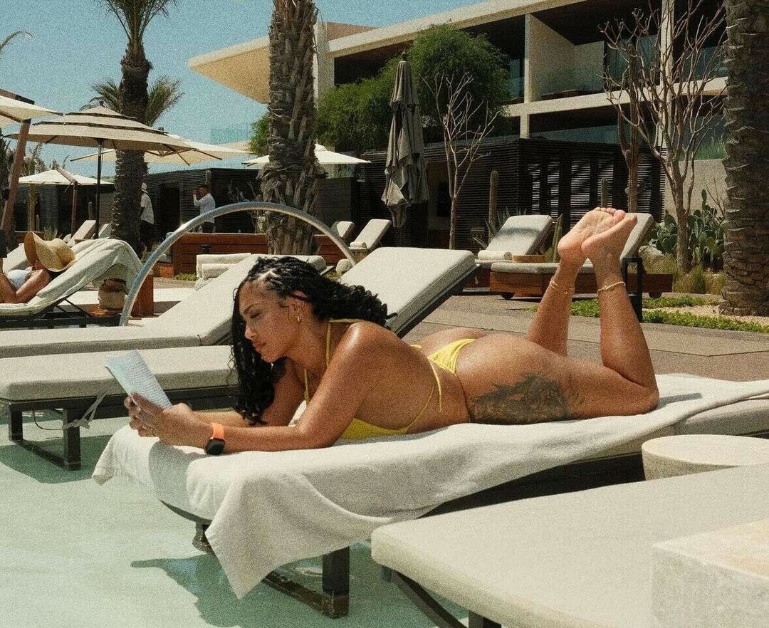 Queen Najia model perfect img