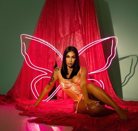 Queen Najia porn star img