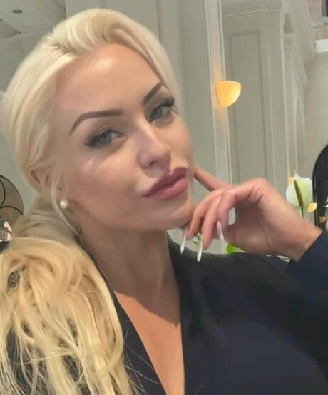 Karly Reimers beautiful star image