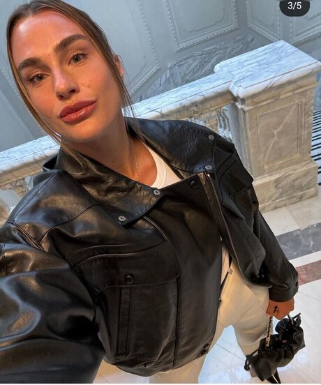 Aryna Sabalenka model top image