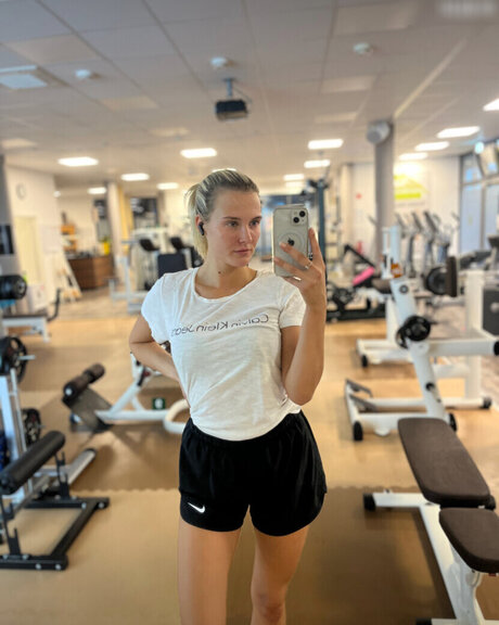 Bella Celine star free galleries