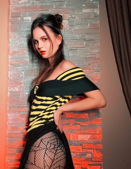 Tonya Rozatti sexy star img