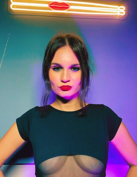 Tonya Rozatti model erotic pics