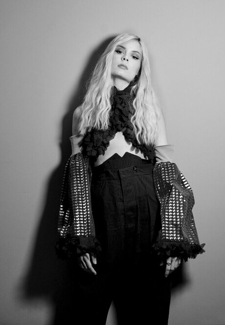 Nina Nesbitt pornstar art photos