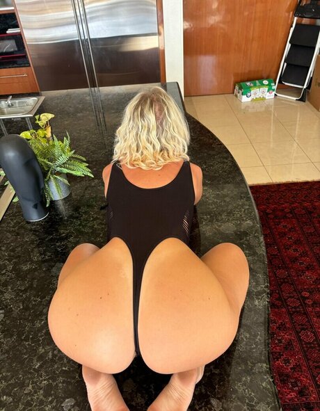 Jeneva From PARiTY high quality actress image