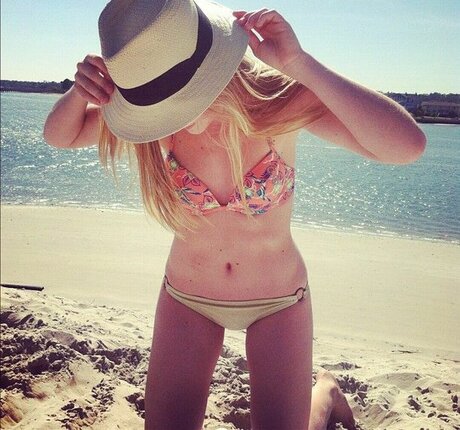 Maddie Hasson sex model photos