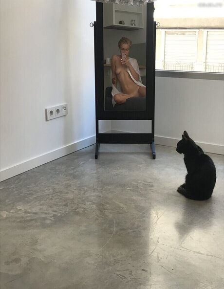 JooBeeLee Julia erotic actress image