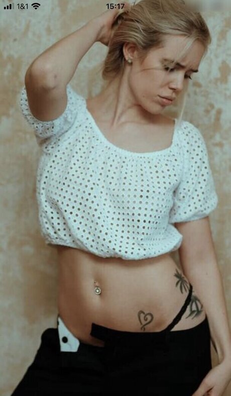 hollaura high quality actress pic