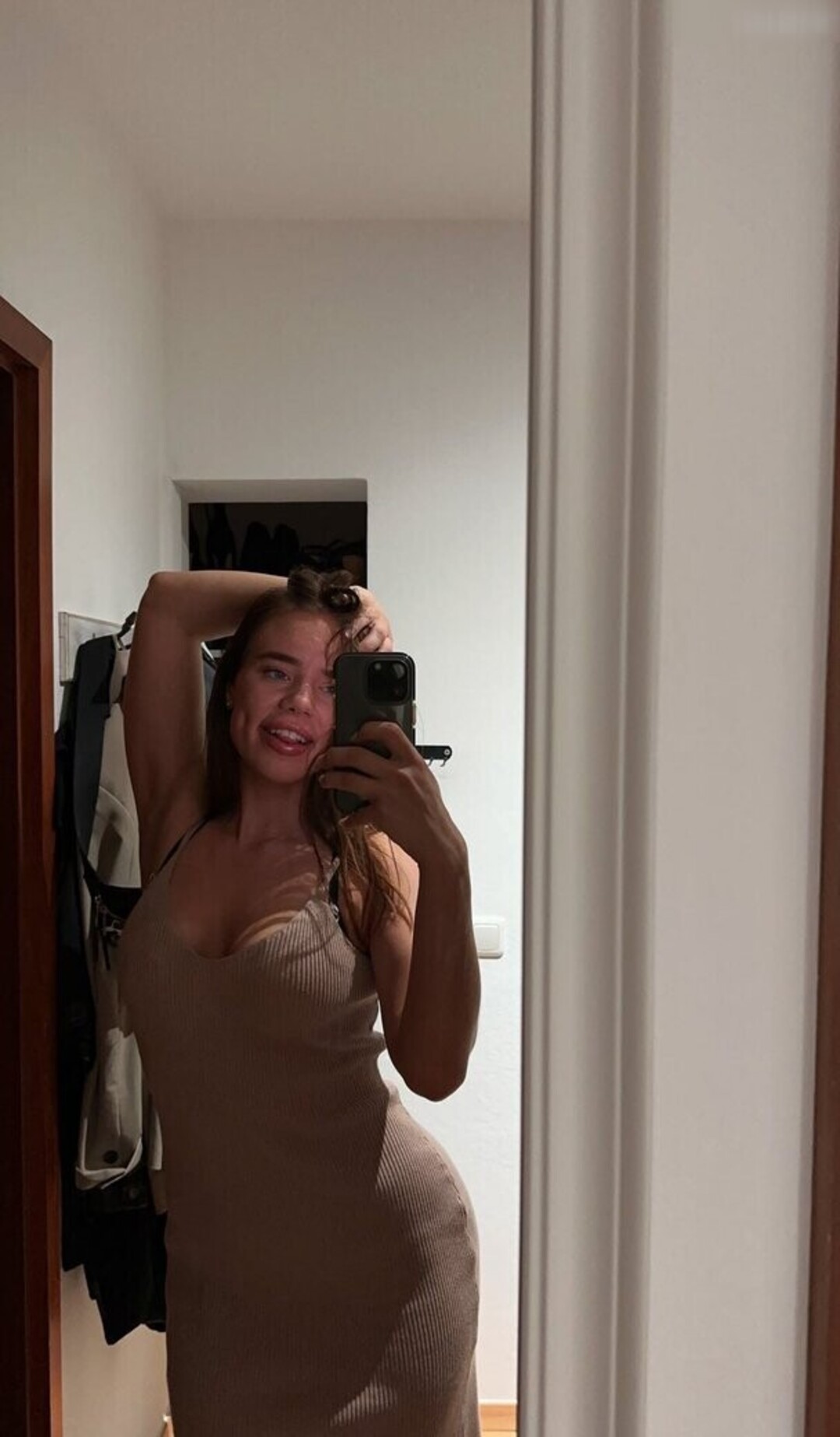hollaura pornstar naked photo