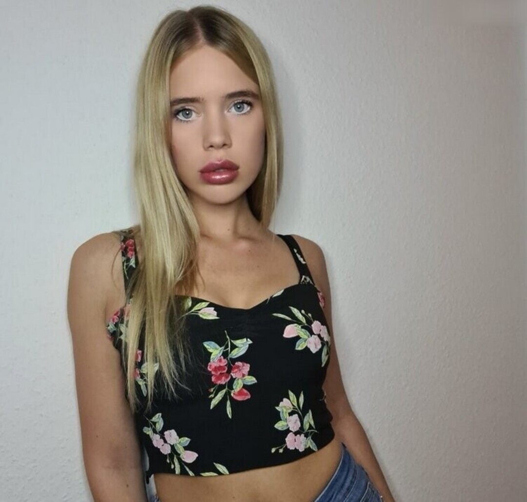 hollaura perfect pornstar pictures