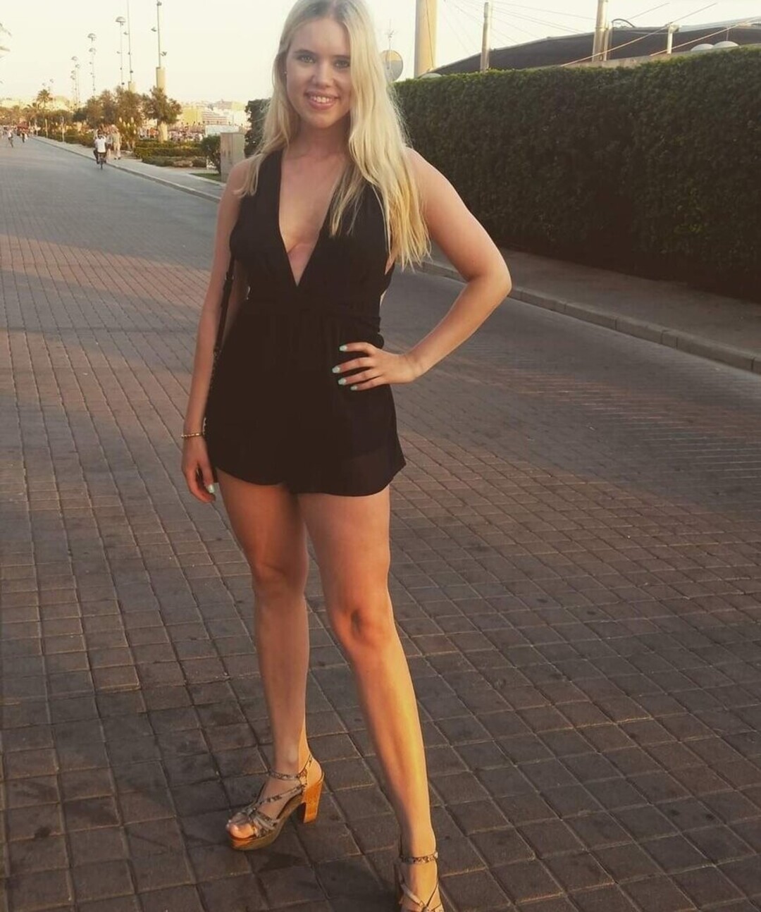 hollaura high quality actress picture