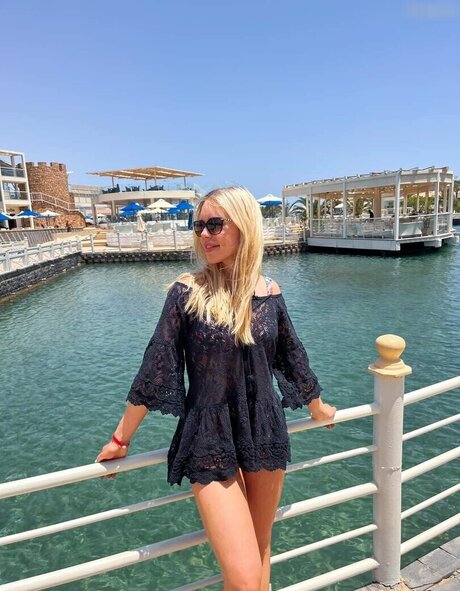 hollaura pornstar perfect images