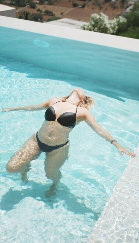 Chany Dakota model free image