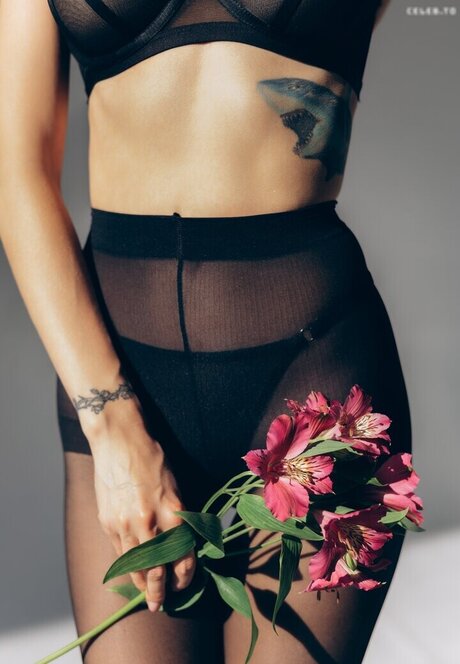 Natalie Avo_ naked actress pics