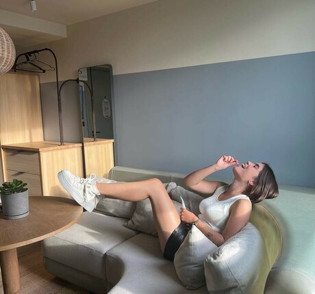 Molly Gallagher art model image