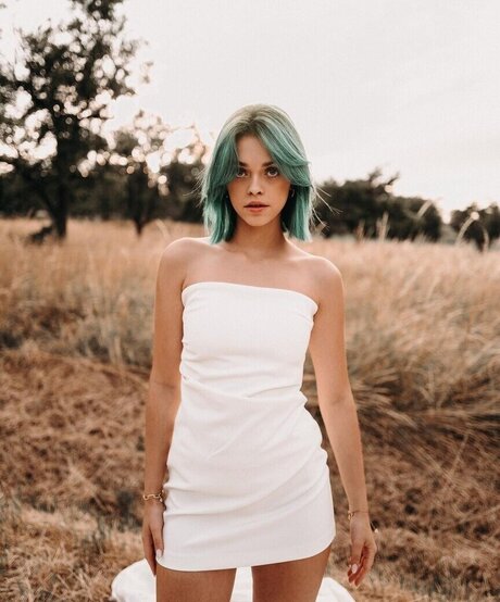 Vanessa Kunz model nudes img