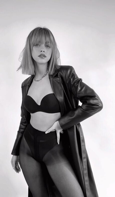 Vanessa Kunz pornstar exclusive image