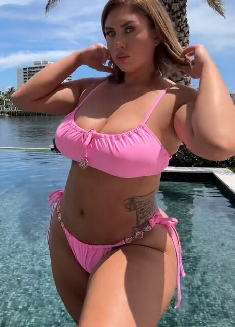 Sophiesselfies model perfect pictures