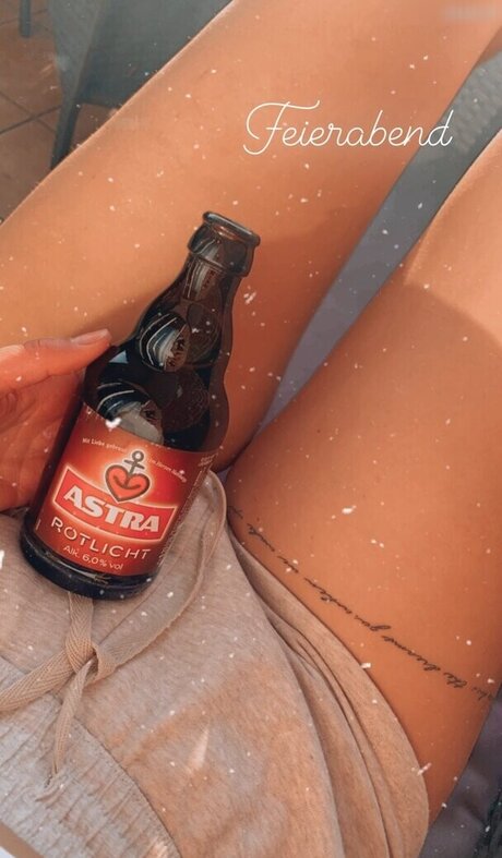 milf free onlyfans pornographic image