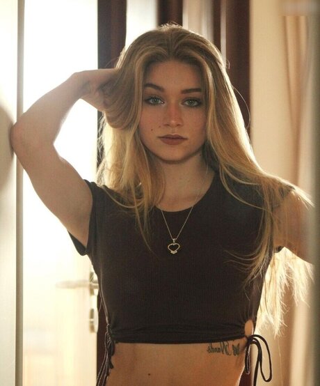 xh elen ax2 Helena top star picture