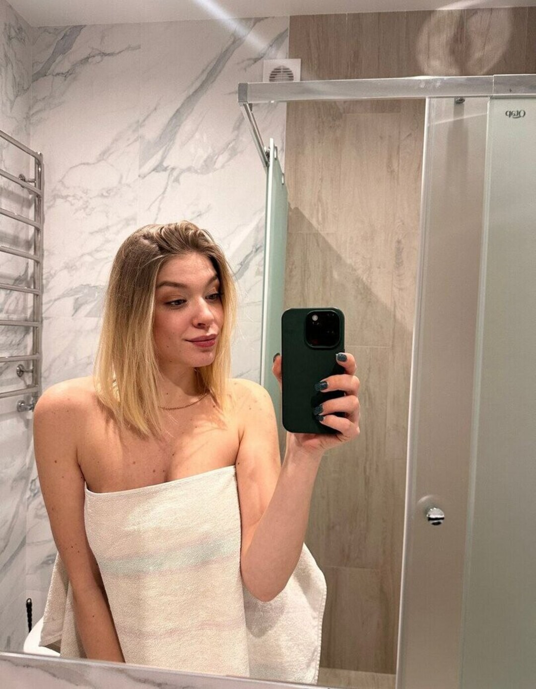 Evaarose naked model archive