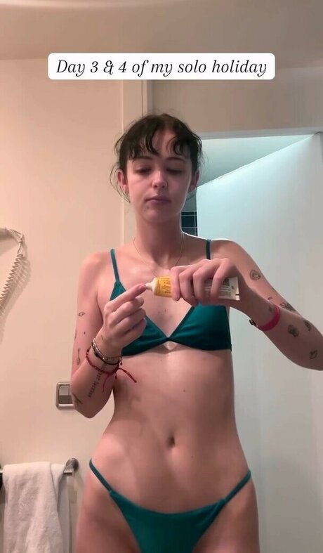 Holly Laing star sex pic