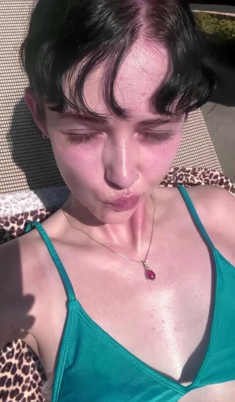 Holly Laing exclusive star galleries