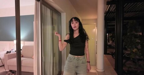 Holly Laing porn actress pics