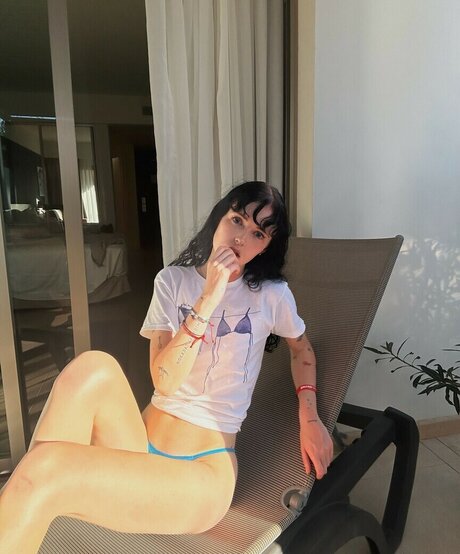 Holly Laing model adult pic