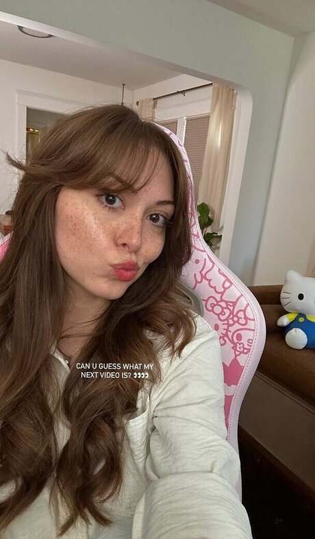 Liss The Lass model exclusive image