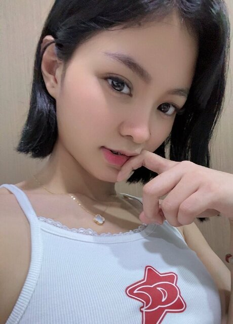 Breabanana porn model photo