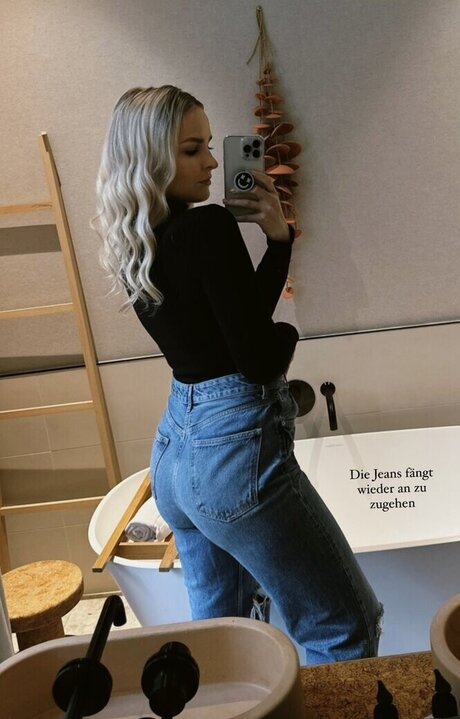 mature blonde onlyfans pornographic images