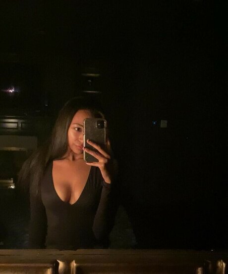 Ari Leigh Brown nudes actress galleries