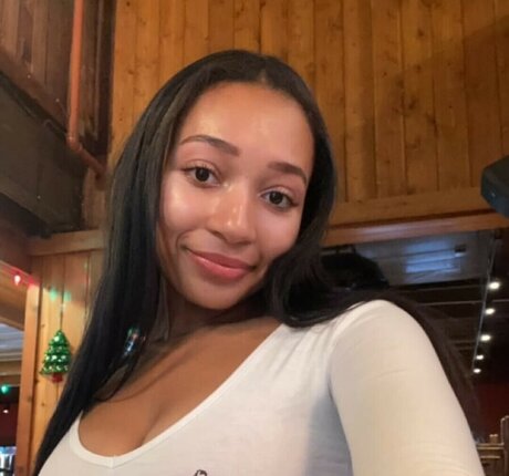 Ari Leigh Brown model pornographic pic