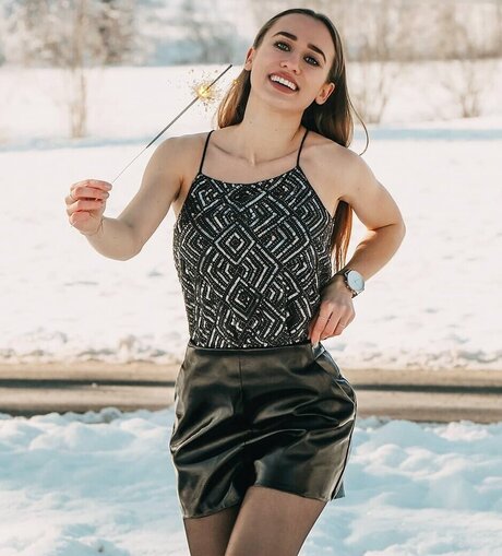 brunette petite onlyfans exclusive galleries