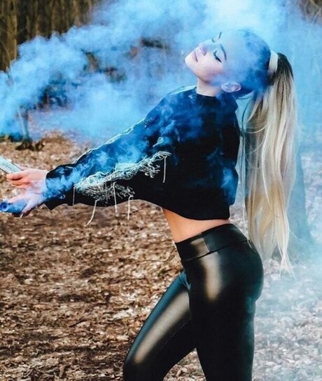 Regina Hixt star exclusive pic