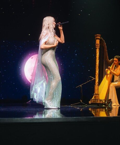 Shirin David art model pics