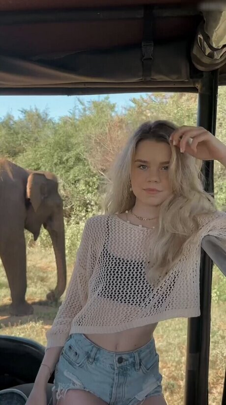 brunette petite onlyfans sexy image