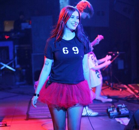 Carly McLellan sexy model pictures