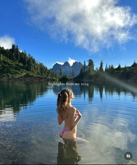 rhiannonhikes model exclusive image