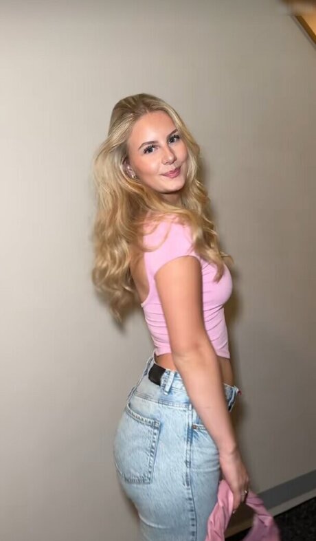 blonde secretary onlyfans best picture