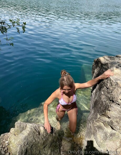 Flora Cole top profile image