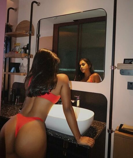 Shaniya Nisha model galleries