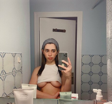 Joseline Kelly star beautiful pics