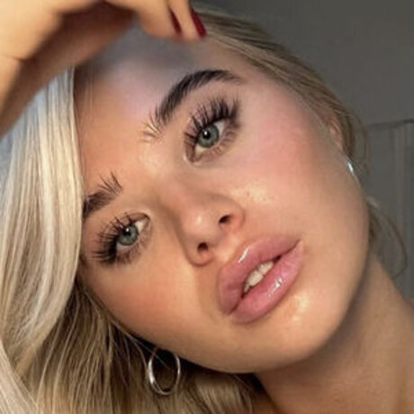 Emilia wue exclusive model image