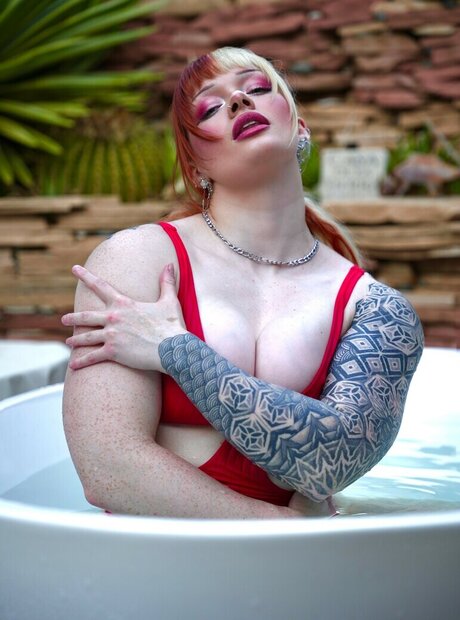 lilac lexx model hot picture