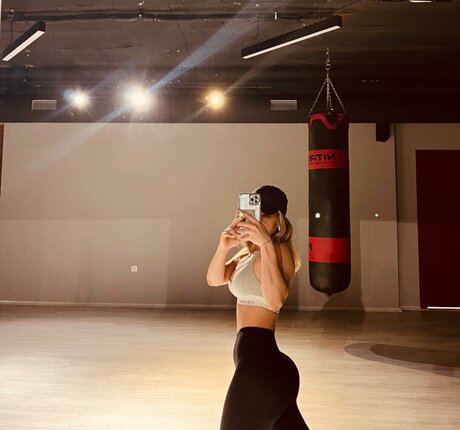 Ebrukzlyr pornstar sexy pic