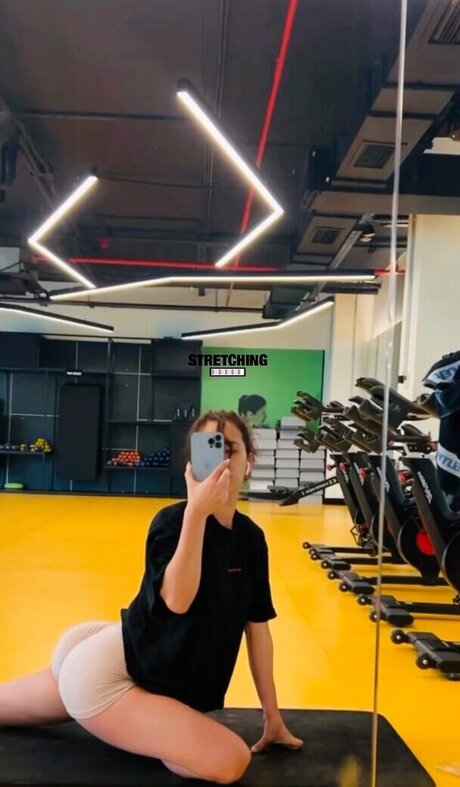 Ebrukzlyr star erotic picture