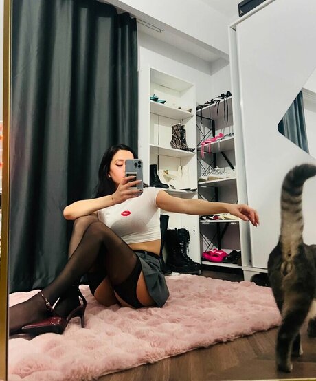 Ebrukzlyr naked actress pic